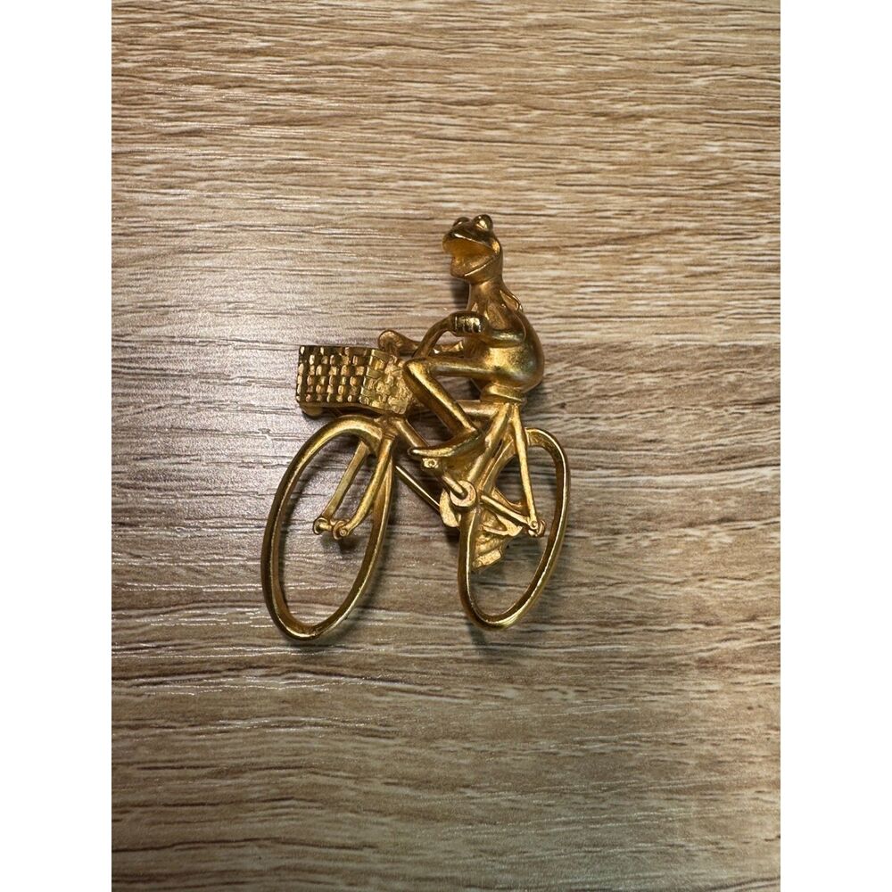 Kermit the Frog JHP Frog Riding Bicycle Brooch Pin Gold Tone